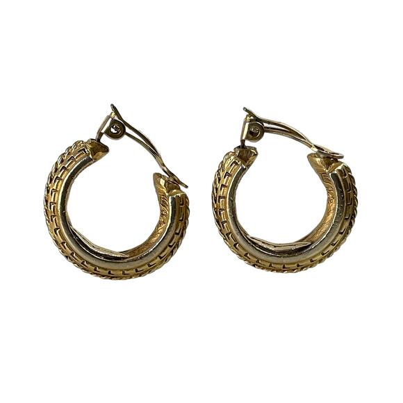 Oscar De La Renta Textured Gold Plated Classic Couture Hoop Clip On Earrings - Picture 2 of 6